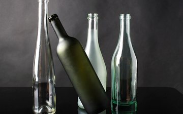 Pesquisa busca saber se é viável lavar e reutilizar as garrafas de vinho