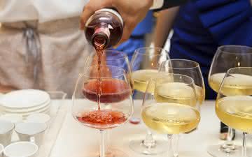 Imagem Qual a ordem correta para a degustação de vinhos?