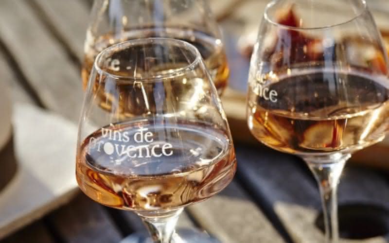 Criada em 1977, a AOC Côtes de Provence tem mais de 20 mil hectares de vinhedos