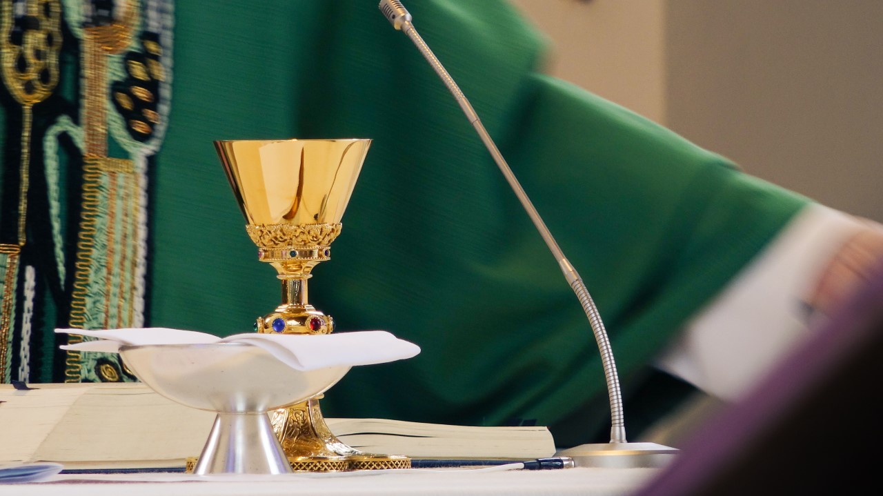 Há regras emitidas pelo Vaticano que regulam o vinho utilizado na missa
