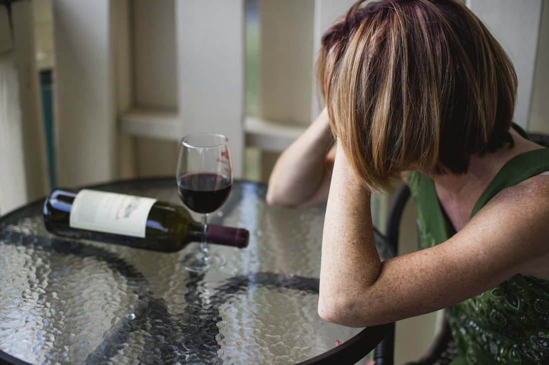 UC Davis anuncia estudo para correlacionar vinho tinto e dor de cabeça