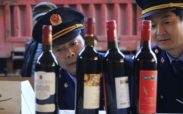 Imagem Nove Chateaux em Bordeaux confiscados de um milionário chinês