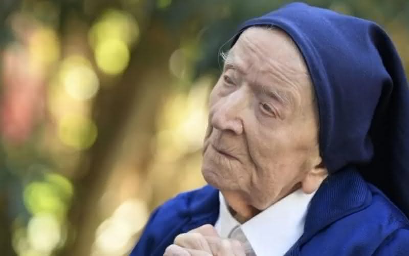 Lucile Randon, a Irmã André, é a pessoa mais velha do mundo - Imagem: Nicolas Tucat/AFP