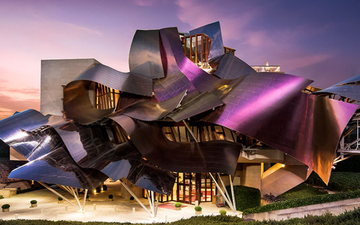 Imagem Inspirada no Guggenhein Bilbao, a vinícola na Espanha é um espetáculo 