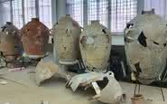 Cacos de cerâmica, provenientes de escavações no Parque Nacional da Cidade de David, mostram resíduos de vinho e baunilha
