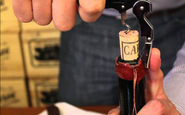 Garrafa selada com cera não vai influenciar significativamente a micro-oxigenação do vinho