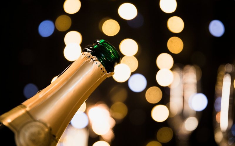 Champagne é sempre uma boa pedida, principalmente em data especiais - Freepik