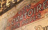 Um dos vinhos mais celebrados de Châteauneuf-du-Pape, o inconfundível Clos de l’Oratoire des Papes