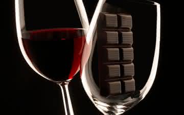 Doze vinhos que harmonizam com chocolate