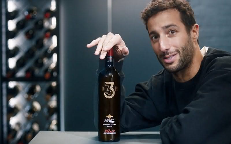 O piloto da McLaren, Daniel Ricciardo, lançou uma nova edição limitada de vinhos