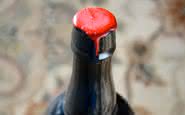 Qual a diferença que o lacre de cera faz para o envelhecimento do vinho?