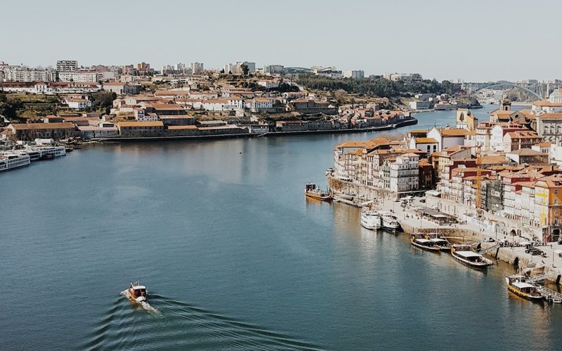 Trabalho inclui passeio na bela região portuguesa do Douro
