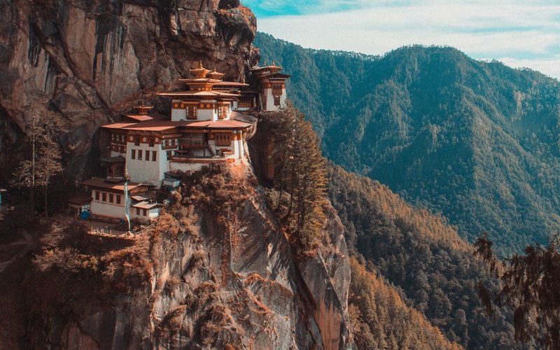 Butão é conhecido por seus mosteiros e paisagens belíssimas