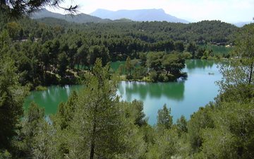 Lago a poucos quilômetros de Málaga, Espanha - Divulgação