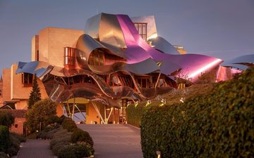 Marqués de Riscal (acima) foi eleito o melhor vinhedo do mundo em 2024 - Reprodução | Instagram @marquesderiscal