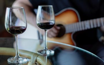 A Master of Wine Susan Lin diz que pode “melhorar” o vinho apenas com música