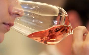 Vinho rosé: os segredos do vinho do verão