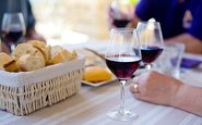 Pão e Vinho na mesa vendem mais comida e bebida - Pixabay