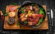 Parrillada argentina guarda algumas semelhanças com o churrasco brasileiro - AdobeStock