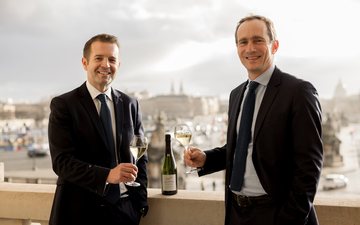 Tom King, diretor da Pnefolds e Stanislas Thiénot, diretor da casa de Champagne Thiénot