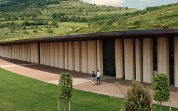 Imagem Pieropan exibe sua nova vinícola subterrânea na Itália