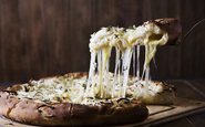 A pizza quatro queijos traz boas opções para harmonização