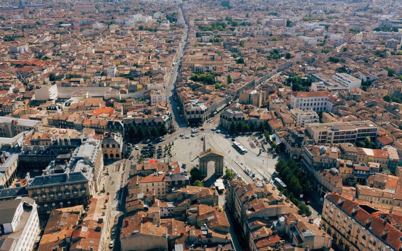 Vista aérea de Bordeaux e a Place de La Victoire