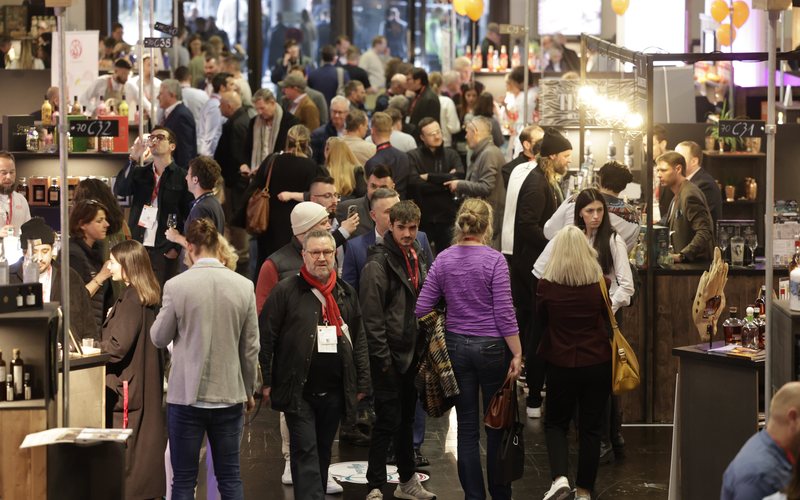 Em 2024, a ProWein teve a participação de 5.400 expositores, de 65 países - Messe Düsseldorf | ctillmann