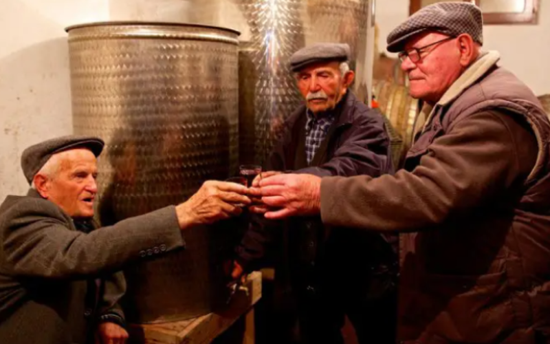 "A kent'anno, que você viva até os 100", brinde típico da Sardenha