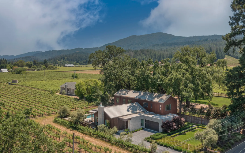 Imagem Uma luxuosa mansão com vinhas Cabernet está à venda em Napa Valley