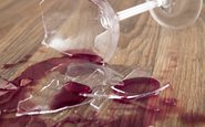 Vândalos abriram quatro tonéis de vinho, dos quais dois estavam vazios - Freepik