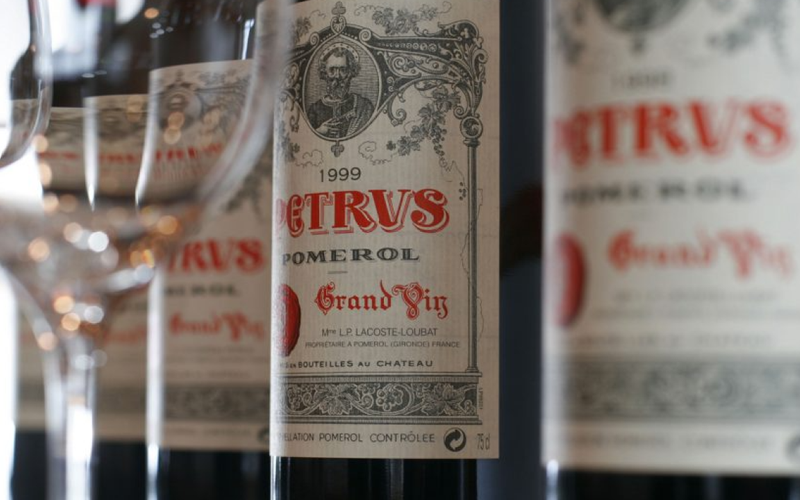 Os grandes vinhos de Pomerol serão apresentados em seus estojos originais com 6 e 12 garrafas
