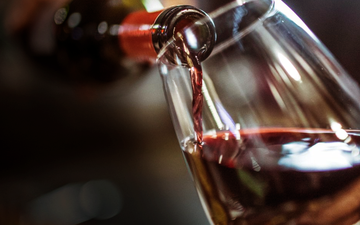 Reflexão pertinente: a taça de vinho nutre o corpo e a alma