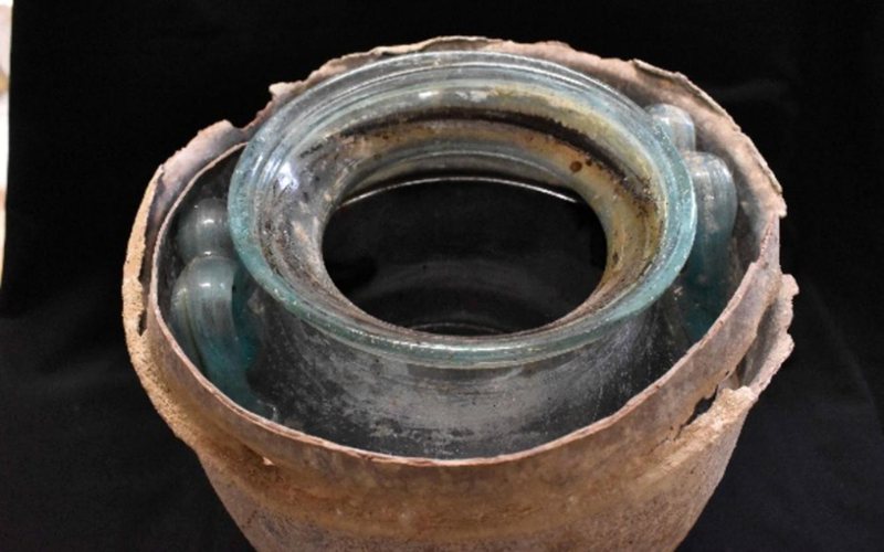 Urna de 2 mil anos que continha vinho branco - (C) Juan Manuel Román