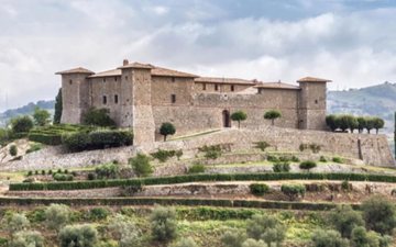 Na Toscana, imponentes castelos ornamentam a paisagem