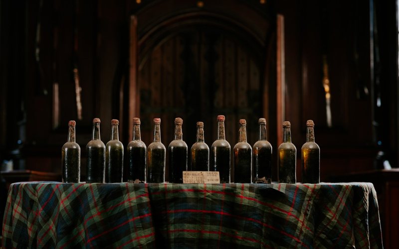 Uísque teria sido destilado em 1833 e engarrafado em 1841 - whiskyauctioneer