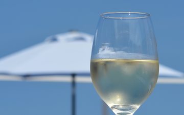 Vinhos brancos portugueses, excelente companhia para o verão