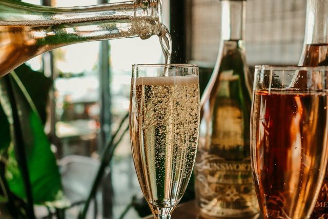 Para não perder o seu champagne, temos dicas que podem salvar suas borbulhas nas festas de fim de ano