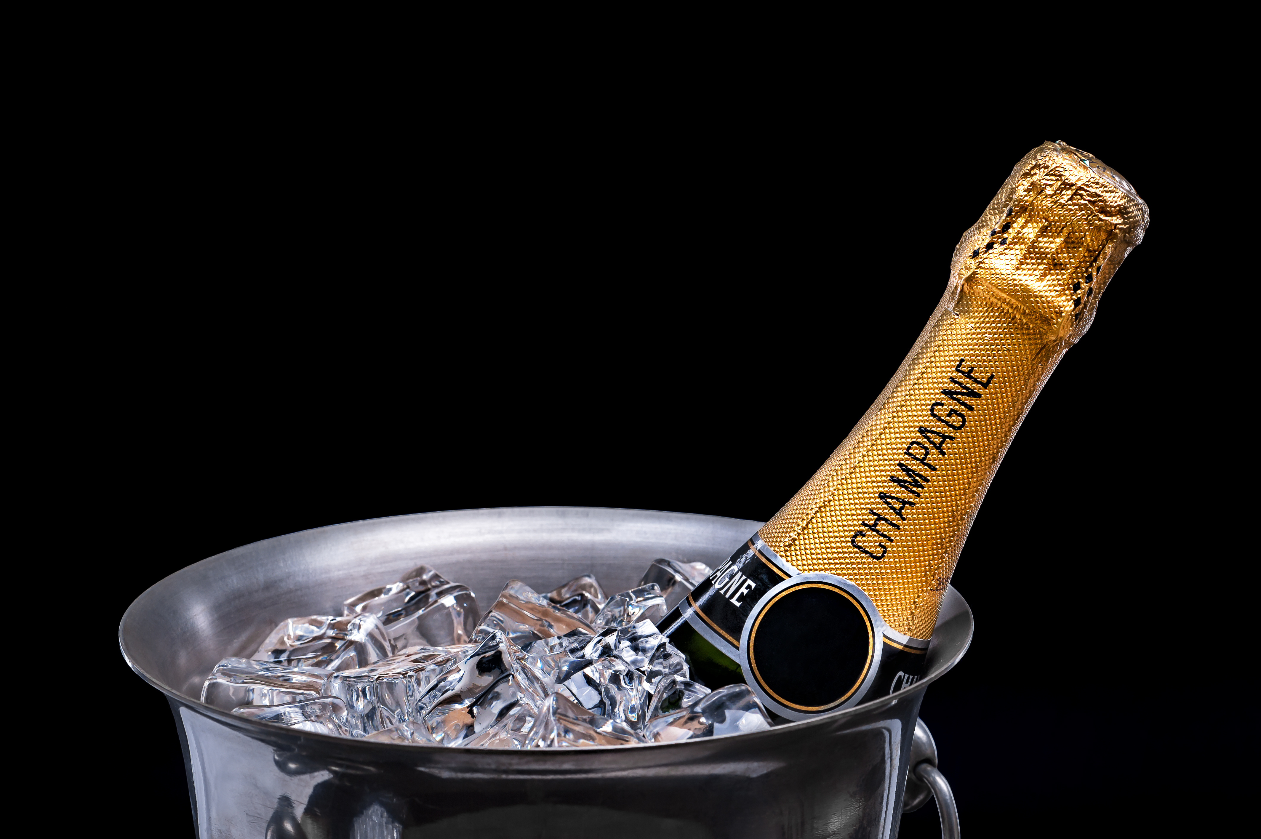 Guia para decifrar os nomes e siglas em uma garrafa de Champagne