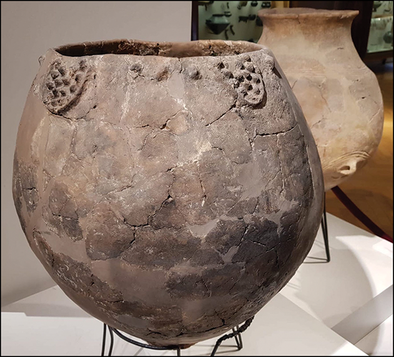Urna georgiana de cerâmica