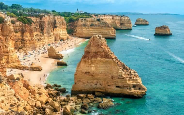 Bodega Algarve lanza resort dirigido a profesionales del mundo digital ADEGA Magazine