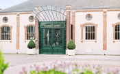 Casa de leilão Christie’s e vinícola de Champagne Perrier-Jouët anunciam parceria