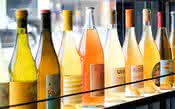 Bar especializado em vinhos laranjas abre em Londres