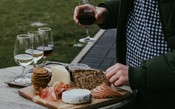 Estudo mostra que queijo e vinho podem proteger o seu cérebro