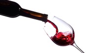 Como funciona a evolução de coloração nos vinhos tintos?