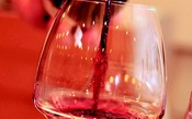 Esquema de fraude fazia vinho espanhol ser passado como francês