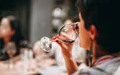 Frequência de consumo de vinho interfere na saúde