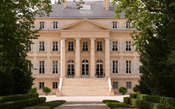 Castelo símbolo de lenda de Bordeaux é atemporal como o vinho feito ali
