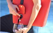 Bolsa PortoVino tem espaço para guardar vinho