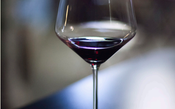 Beber vinho com moderação faz bem a saúde, diz estudo